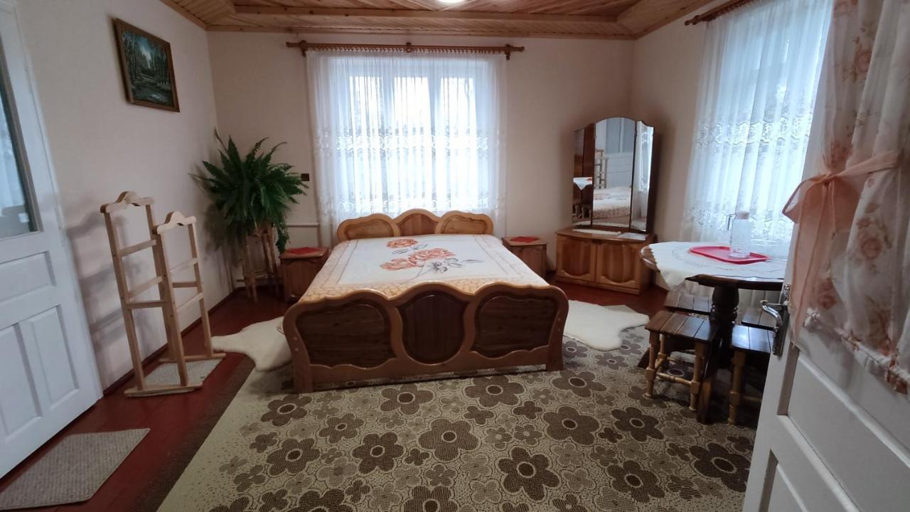 Bat'Kivska Hata Stari Kuty Buitenkant foto