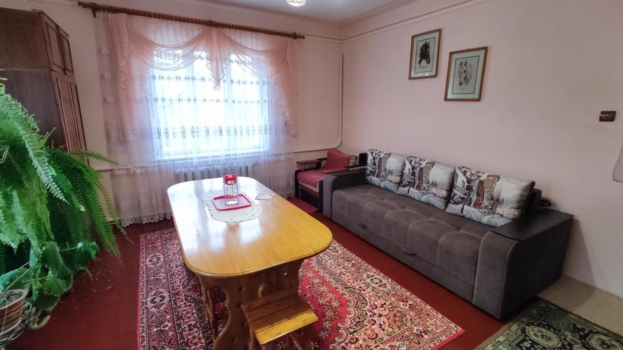 Bat'Kivska Hata Stari Kuty Buitenkant foto